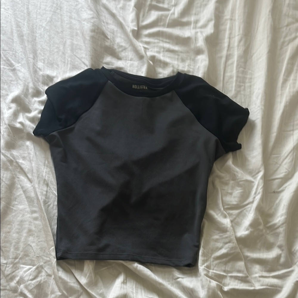 Hollister Women's Black and Gray Top